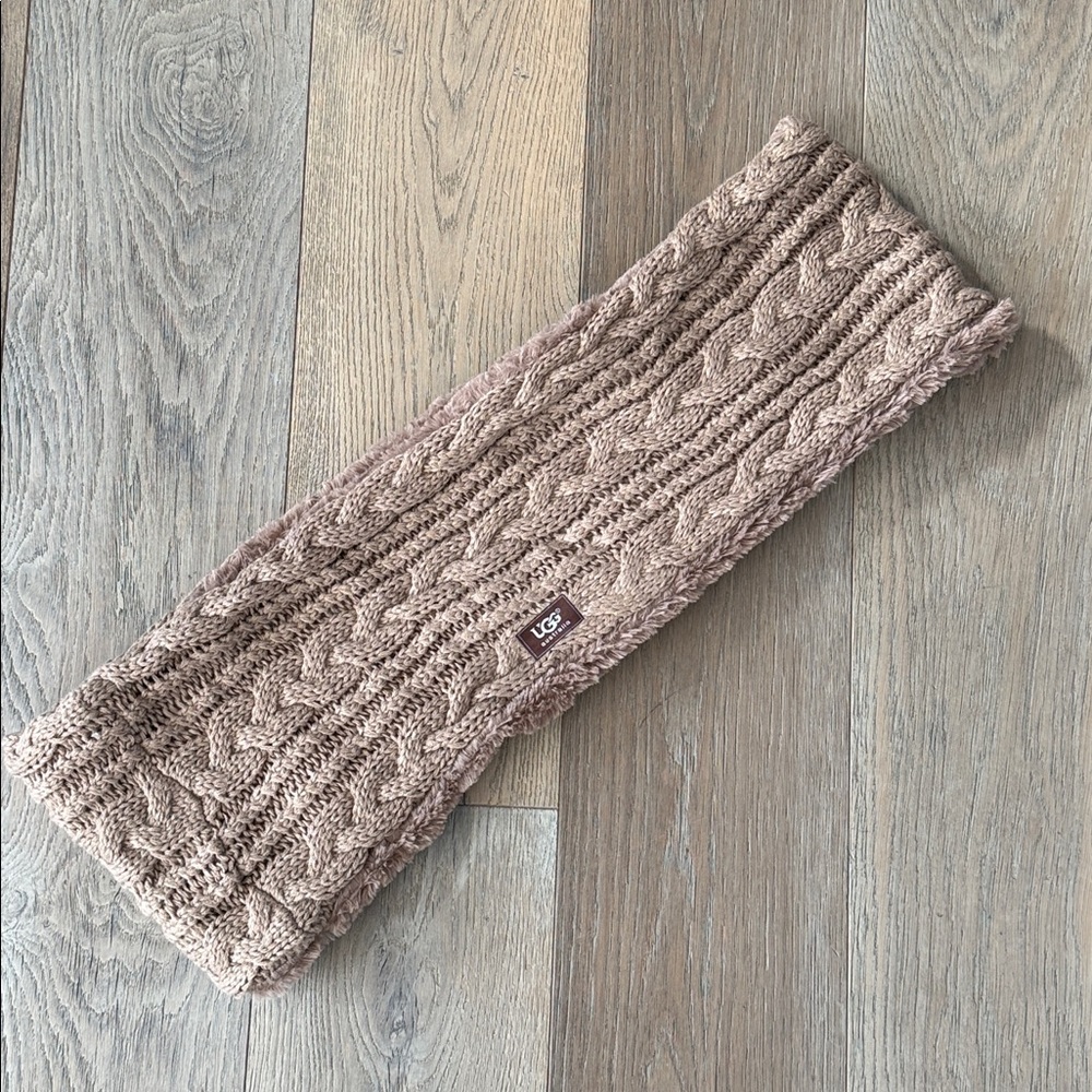 NWOT UGG Australia Taupe Chunky Cable Knit Faux Fur Lined Infinity Scarf